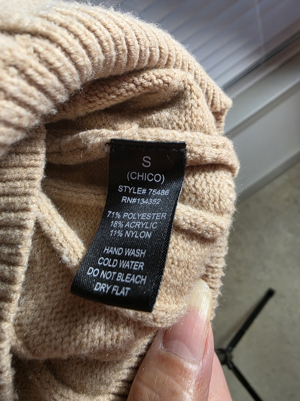 Ambiance Apparel Tan Cable Knit Cropped Sweater V-Neck Small Boho Preppyà